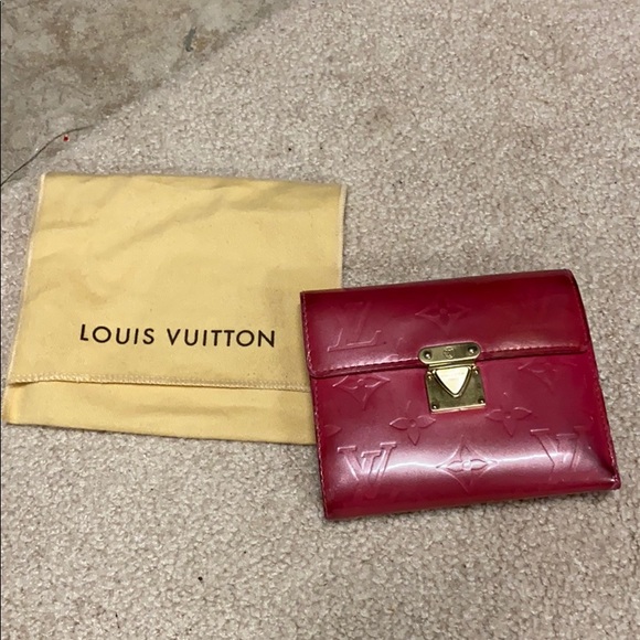 Louis Vuitton Handbags - Authentic Louis Vuitton wallet